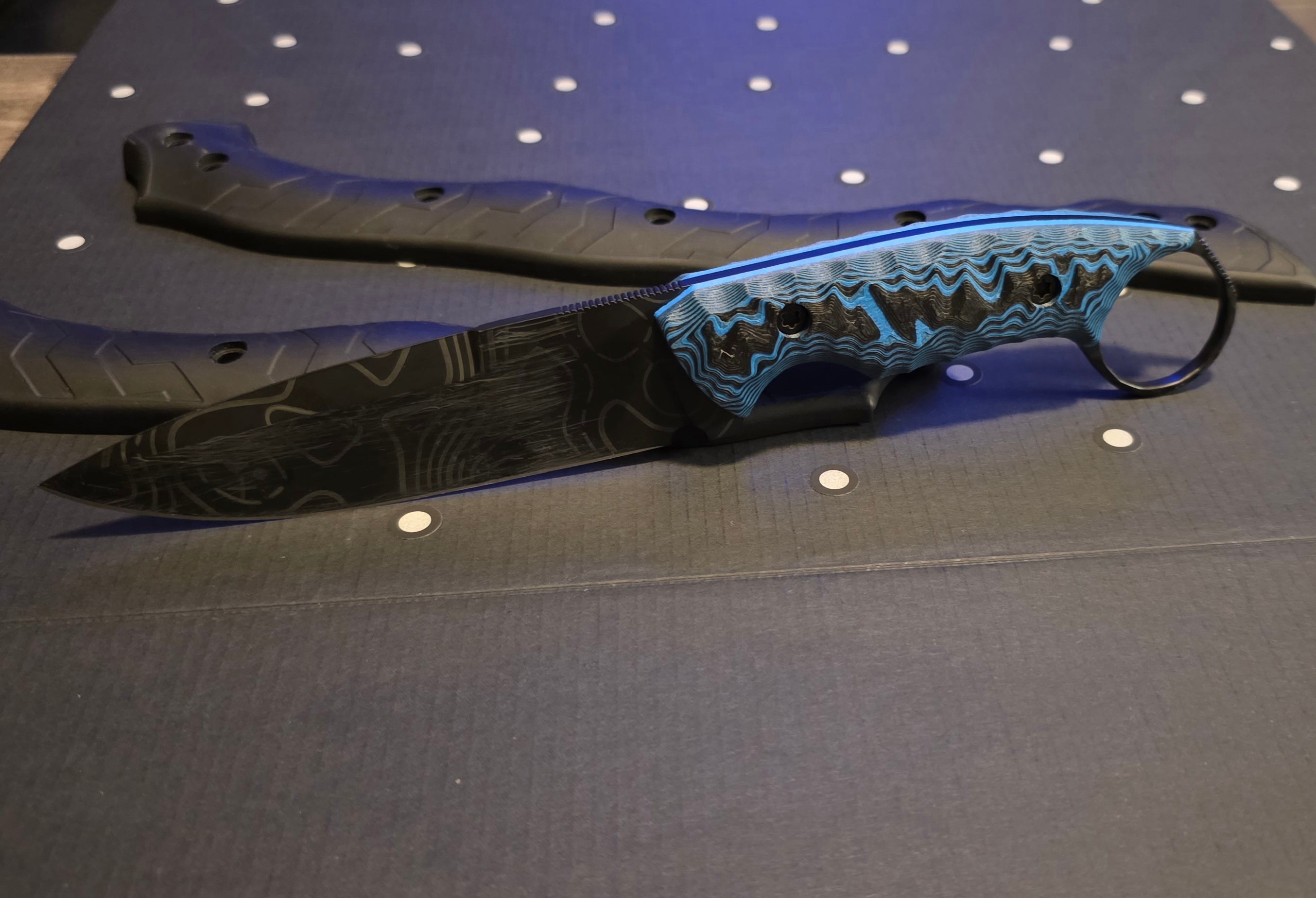 CUSTOM KNIFE SCALES