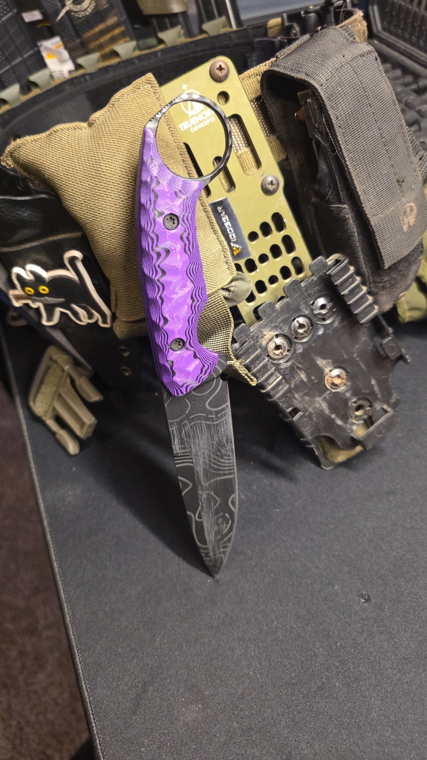 CUSTOM KNIFE SCALES