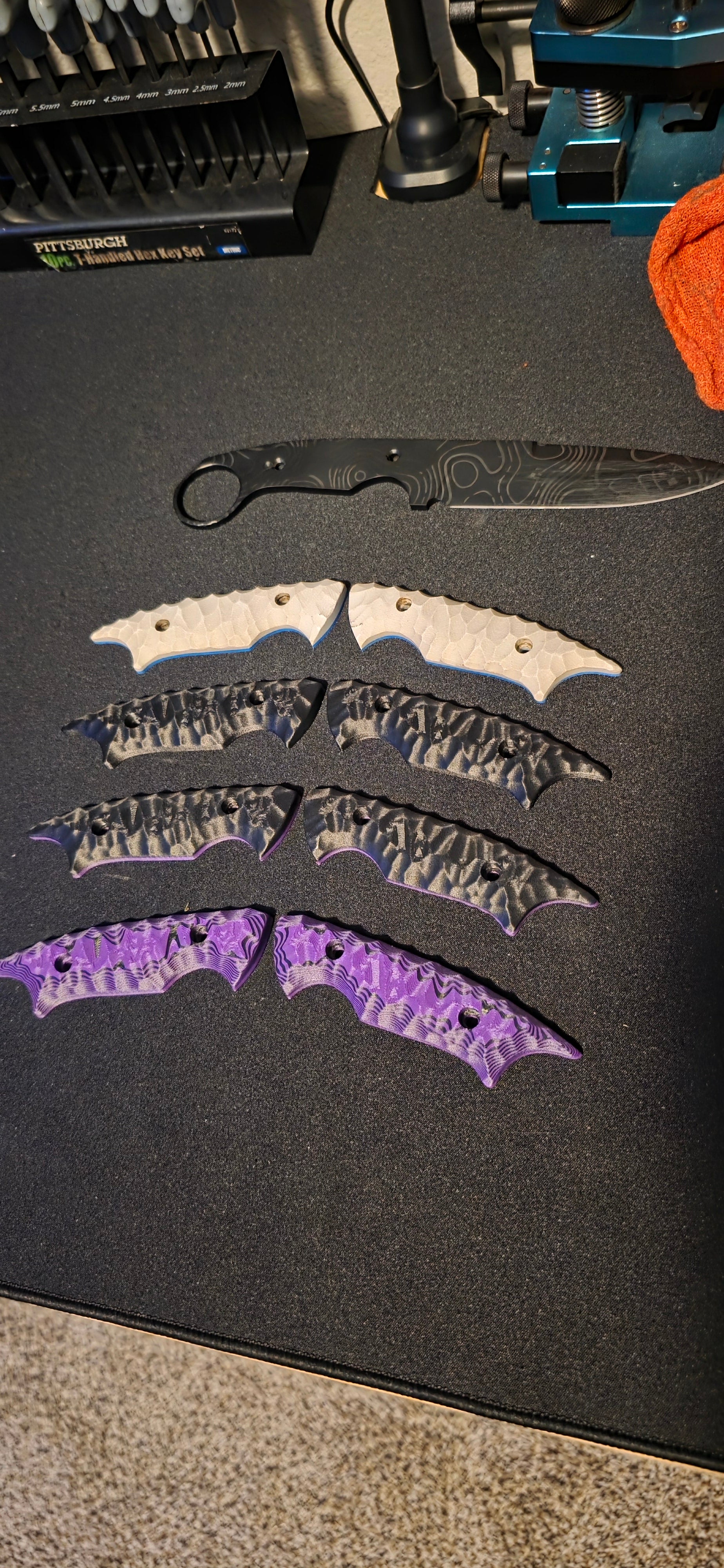 CUSTOM KNIFE SCALES