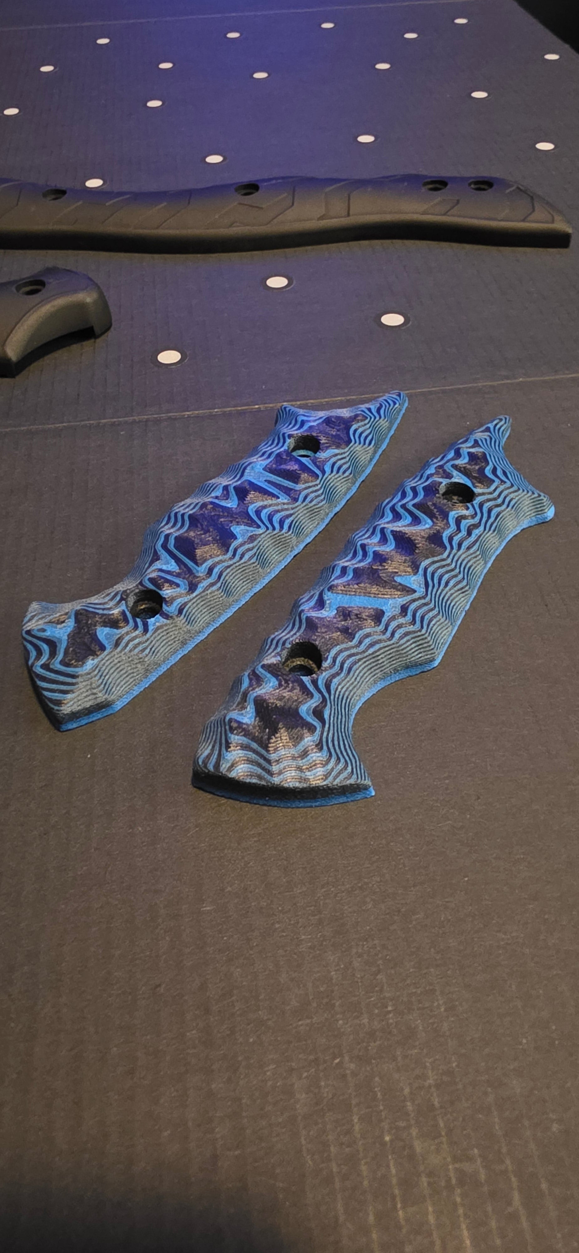 CUSTOM KNIFE SCALES